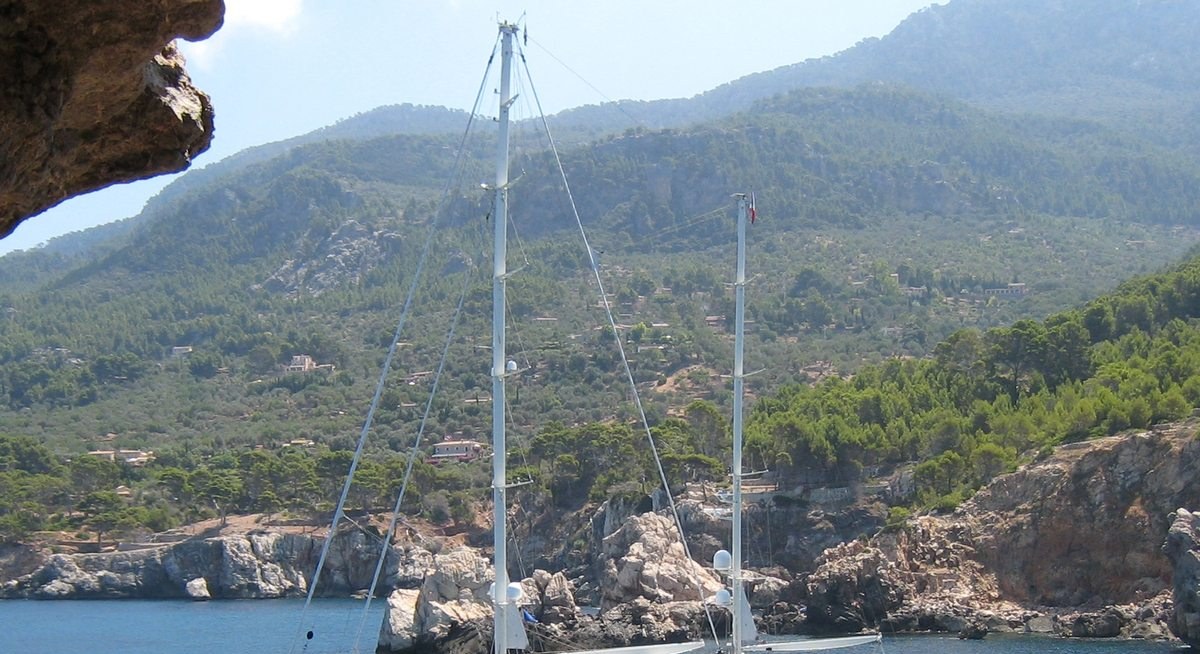 Yacht charter JASALI II YACHT CHARTER