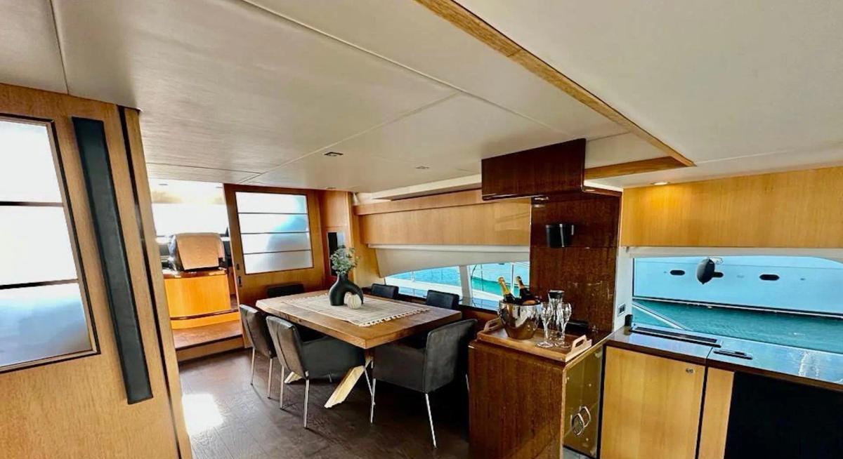 JOLIDOR yacht charter 3