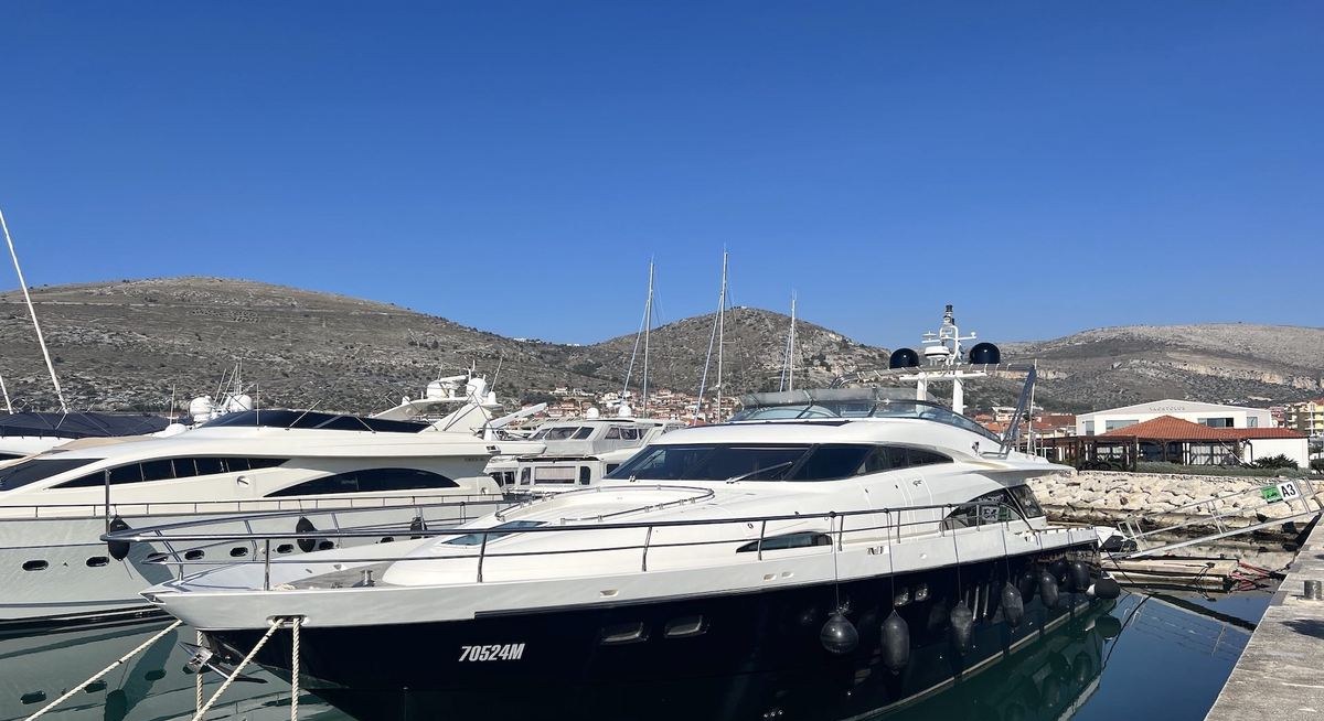Yacht charter JOLIDOR YACHT CHARTER