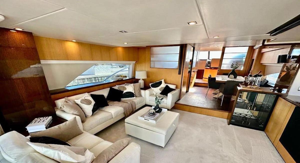 JOLIDOR yacht charter 2