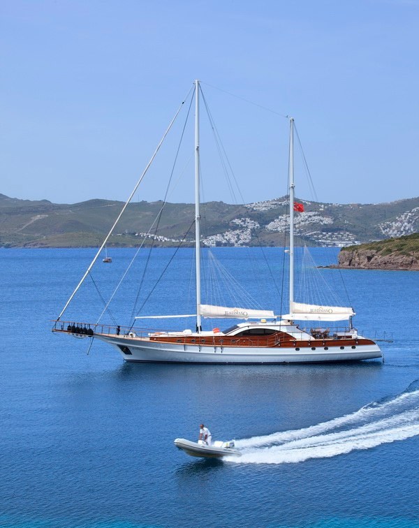 تأجير يخت JUSTINIANO YACHT CHARTER