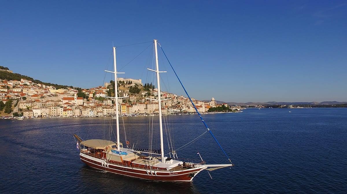 تأجير يخت KADENA YACHT CHARTER
