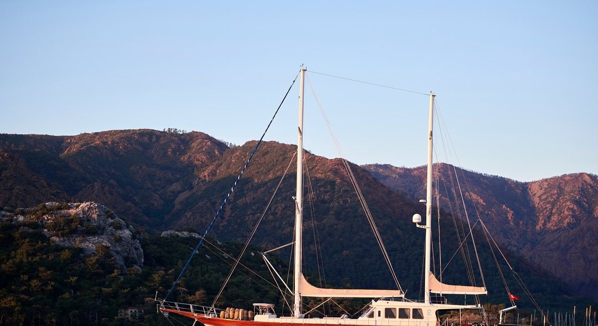 KAFTAN yacht charter 1