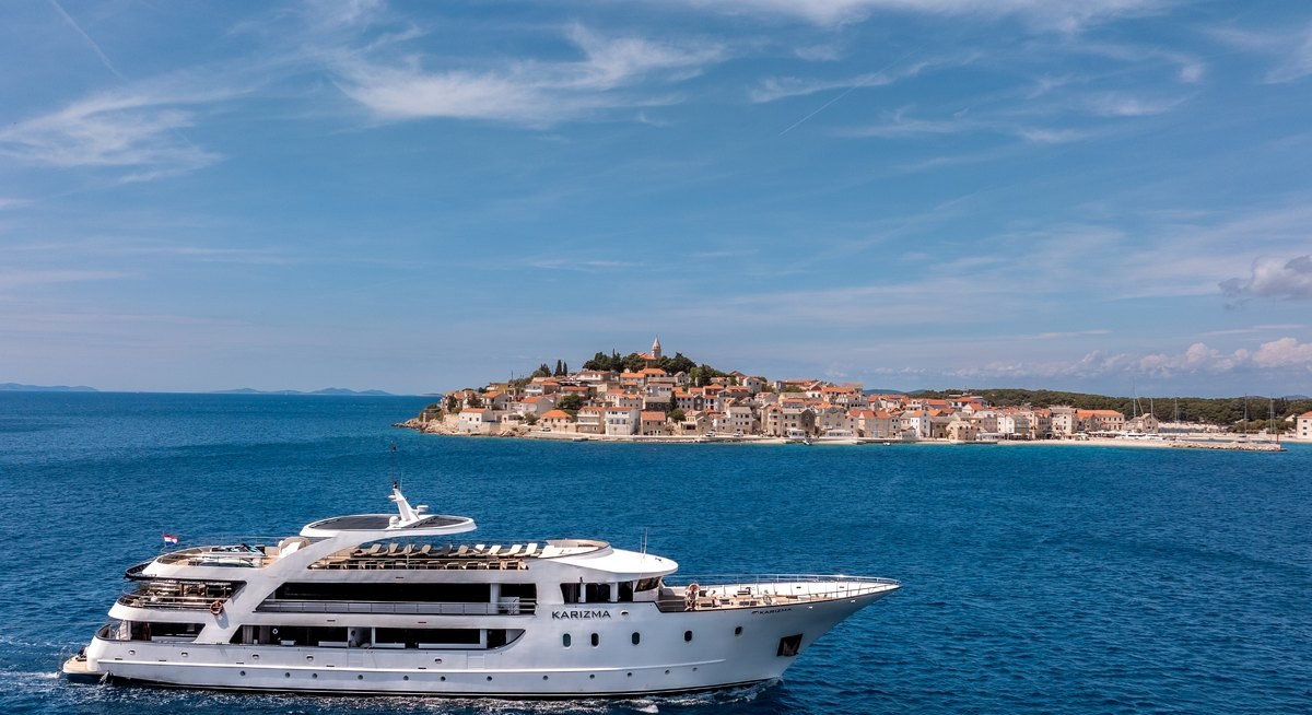 KARIZMA yacht charter 1