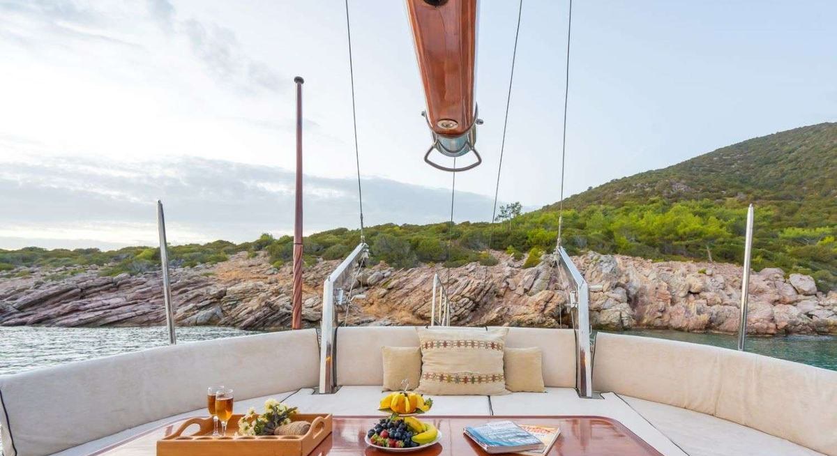 KAVIRA II yacht charter 4