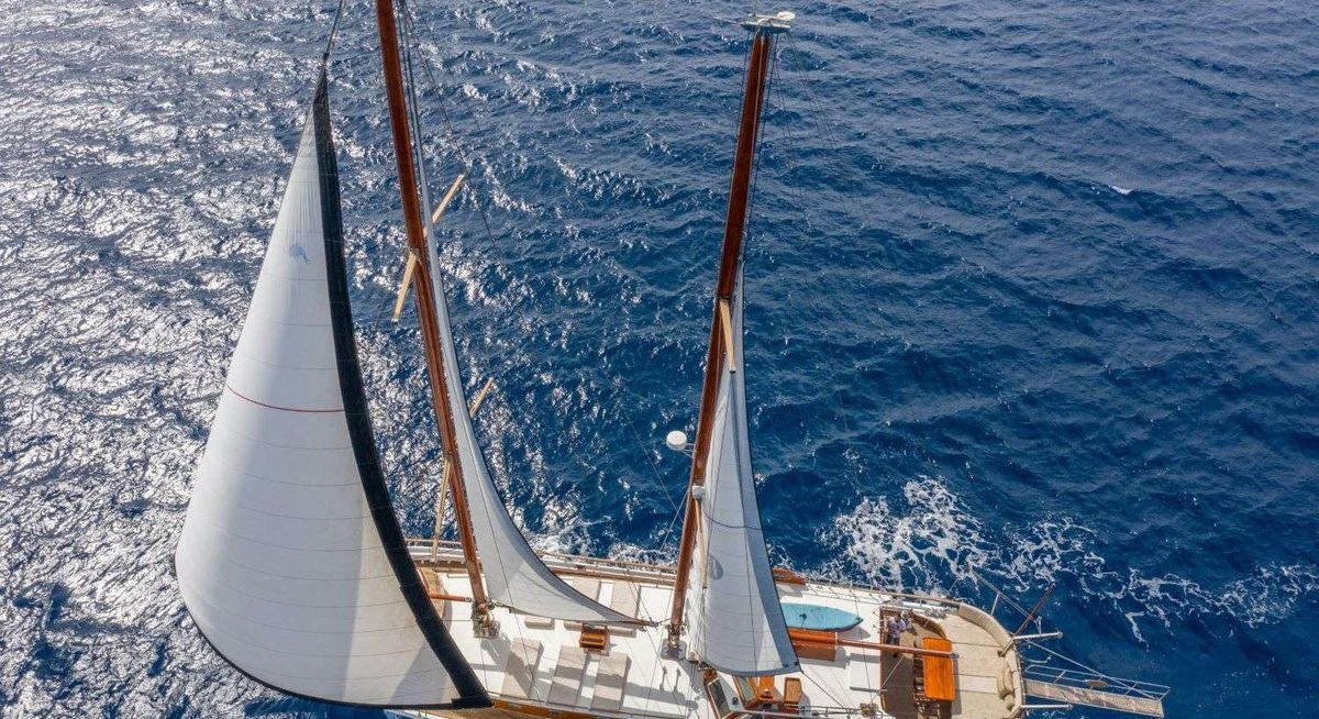 KAVIRA II yacht charter 1