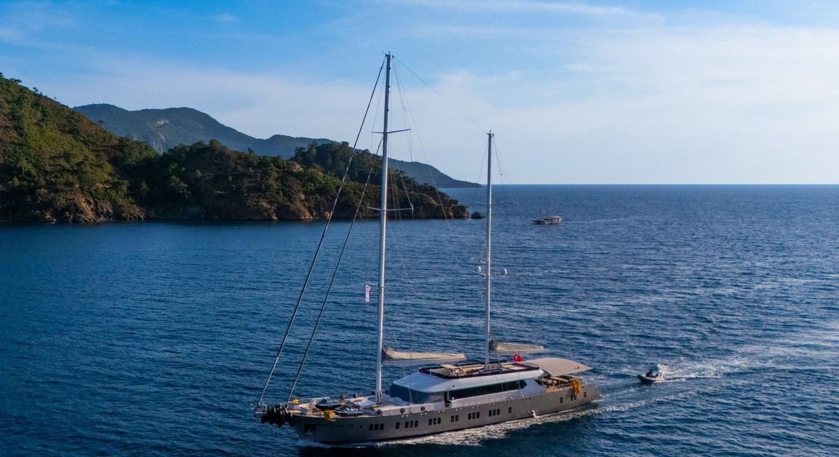 KING OF THE SEA yacht charter 1