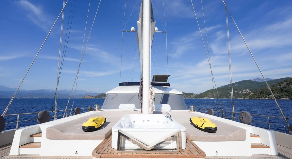 KING OF THE SEA yacht charter 2