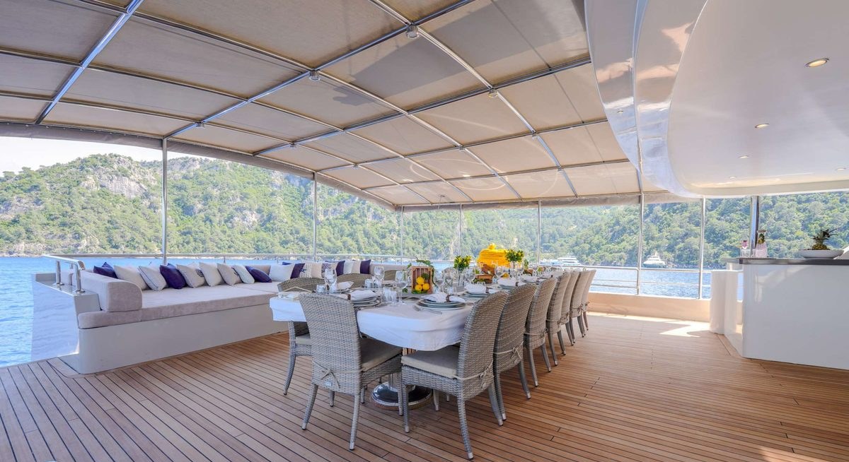 KING OF THE SEA yacht charter 4