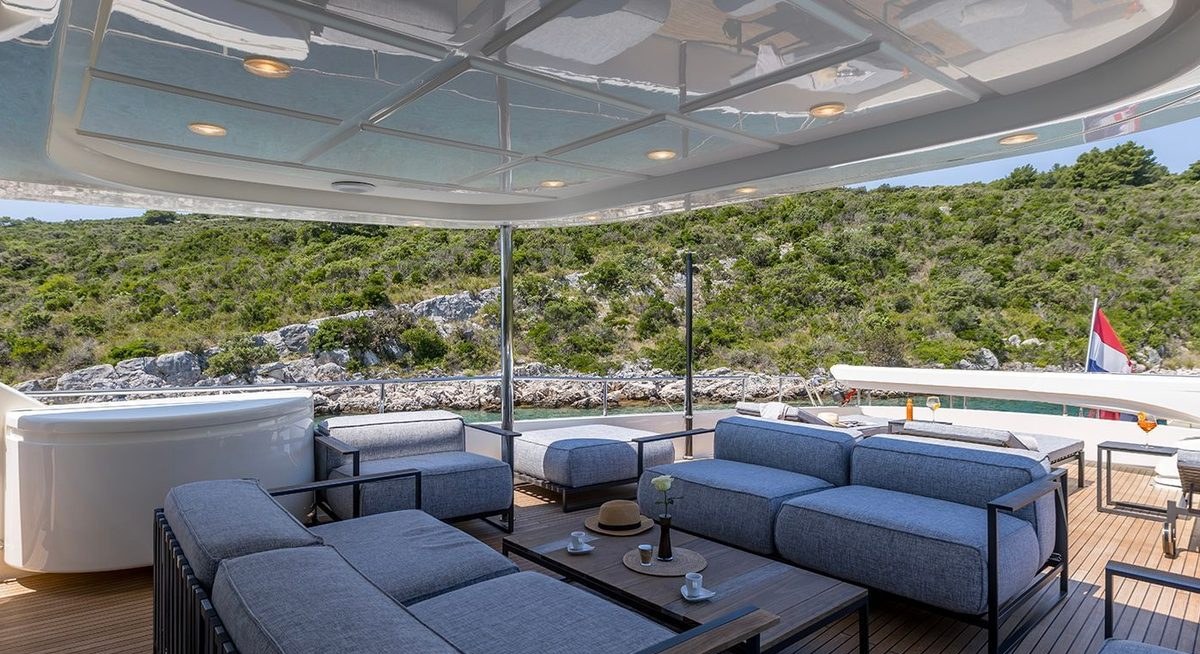 KLOBUK yacht charter 4