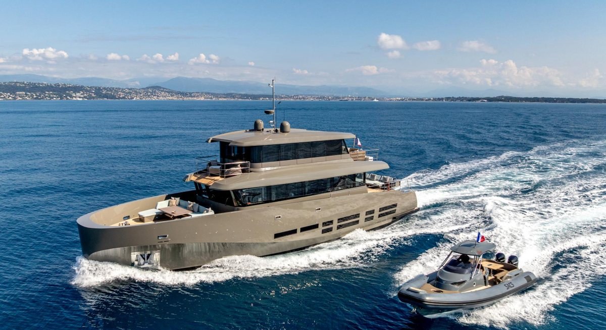 KOKONUT'S WALLY yacht charter 1