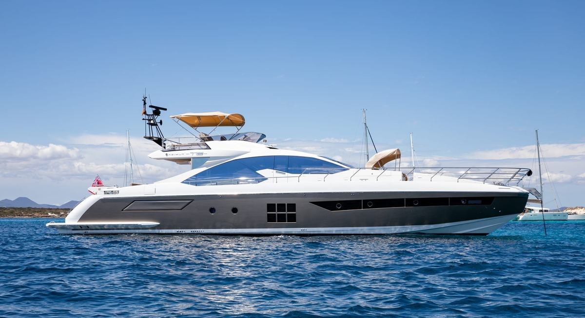 KOMODO yacht charter 1