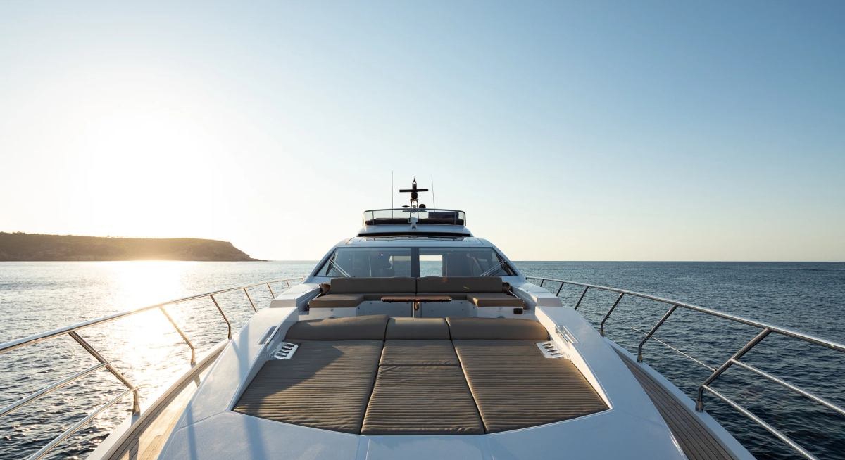 KOMODO yacht charter 2