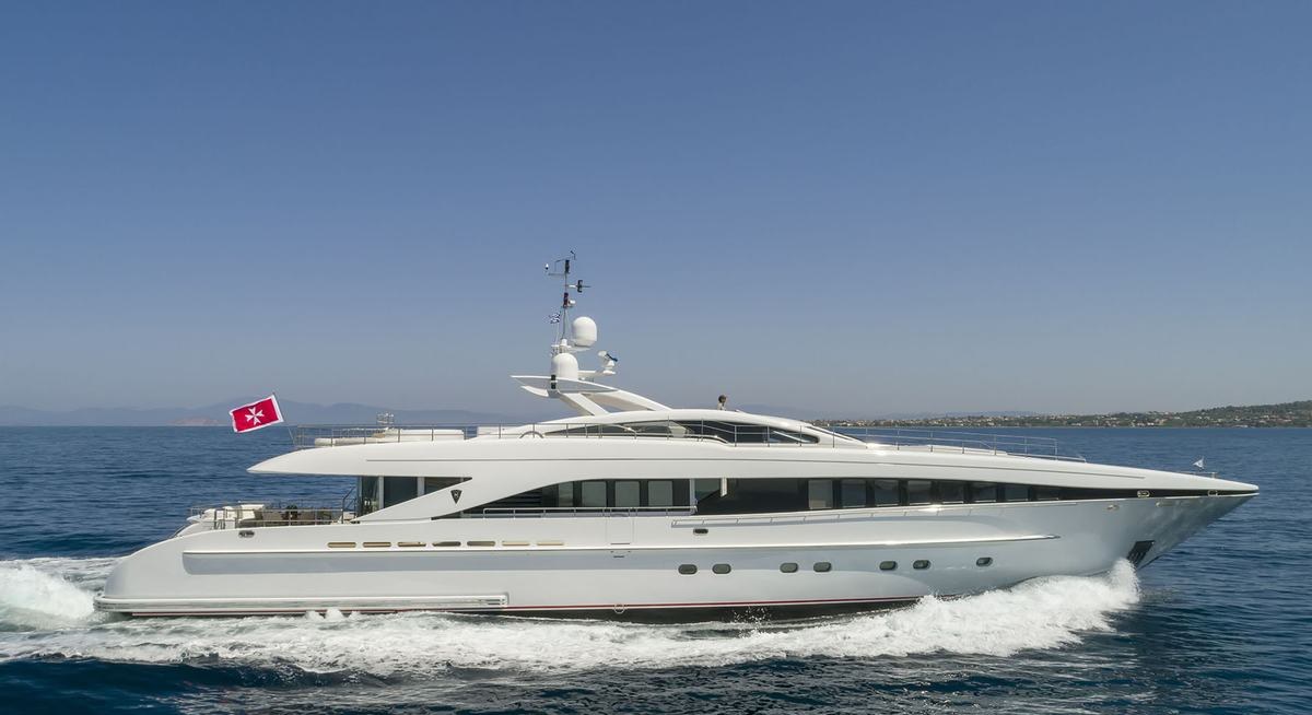 L'EQUINOX YACHT CHARTER yacht charter