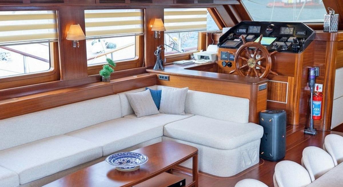 LA BELLA VITA yacht charter 2