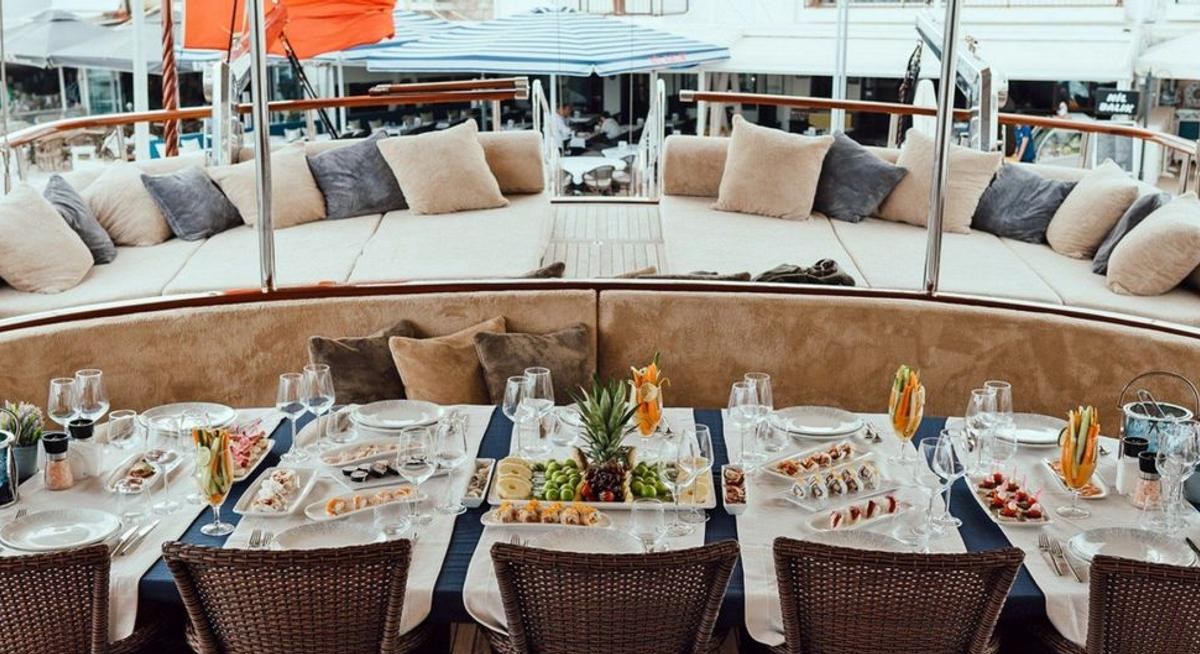 LA BELLA VITA yacht charter 5