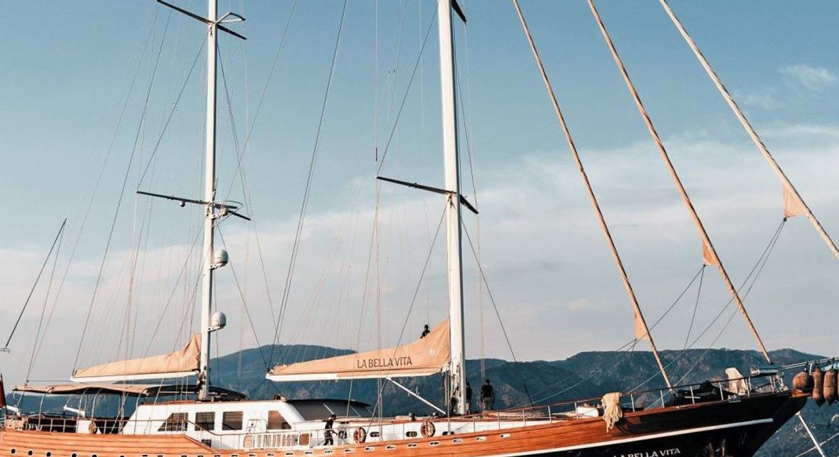 LA BELLA VITA yacht charter 1