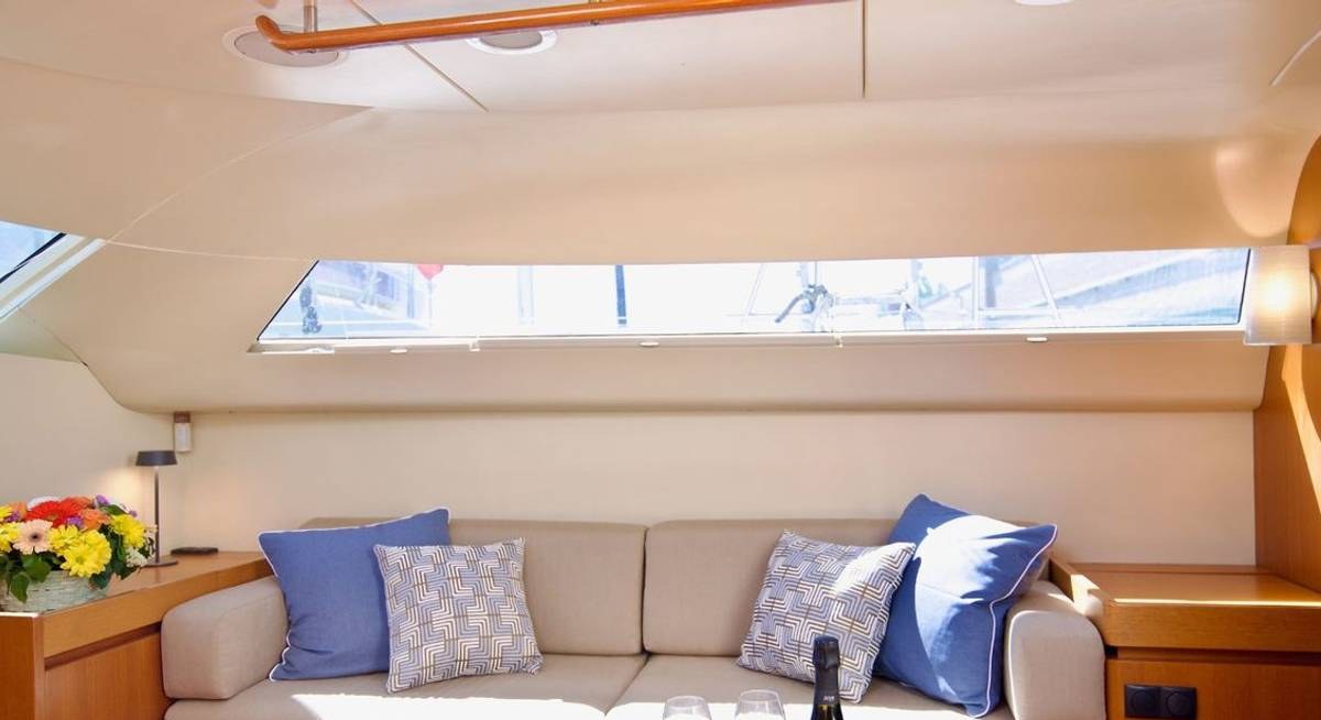 LA LOEVIE yacht charter 3