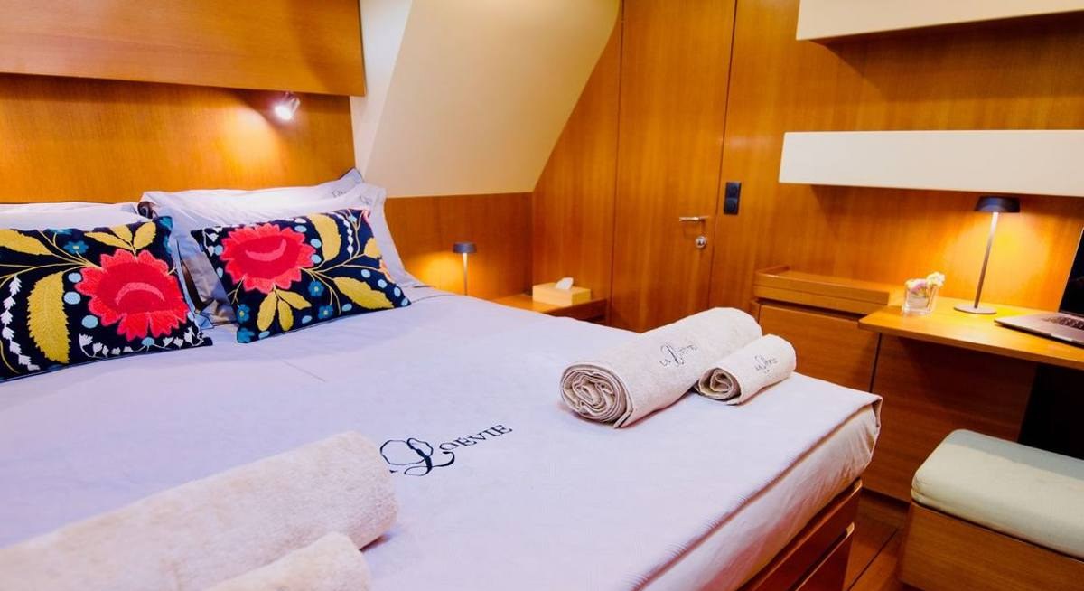 LA LOEVIE yacht charter 4