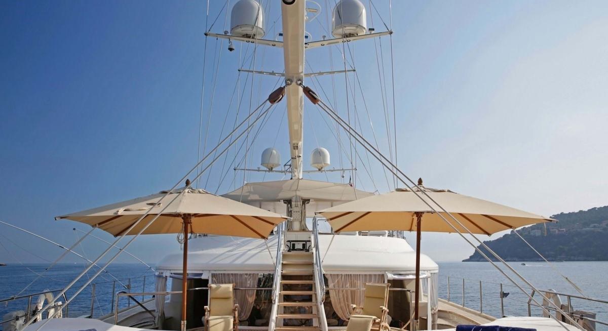 LA LUNA yacht charter 2