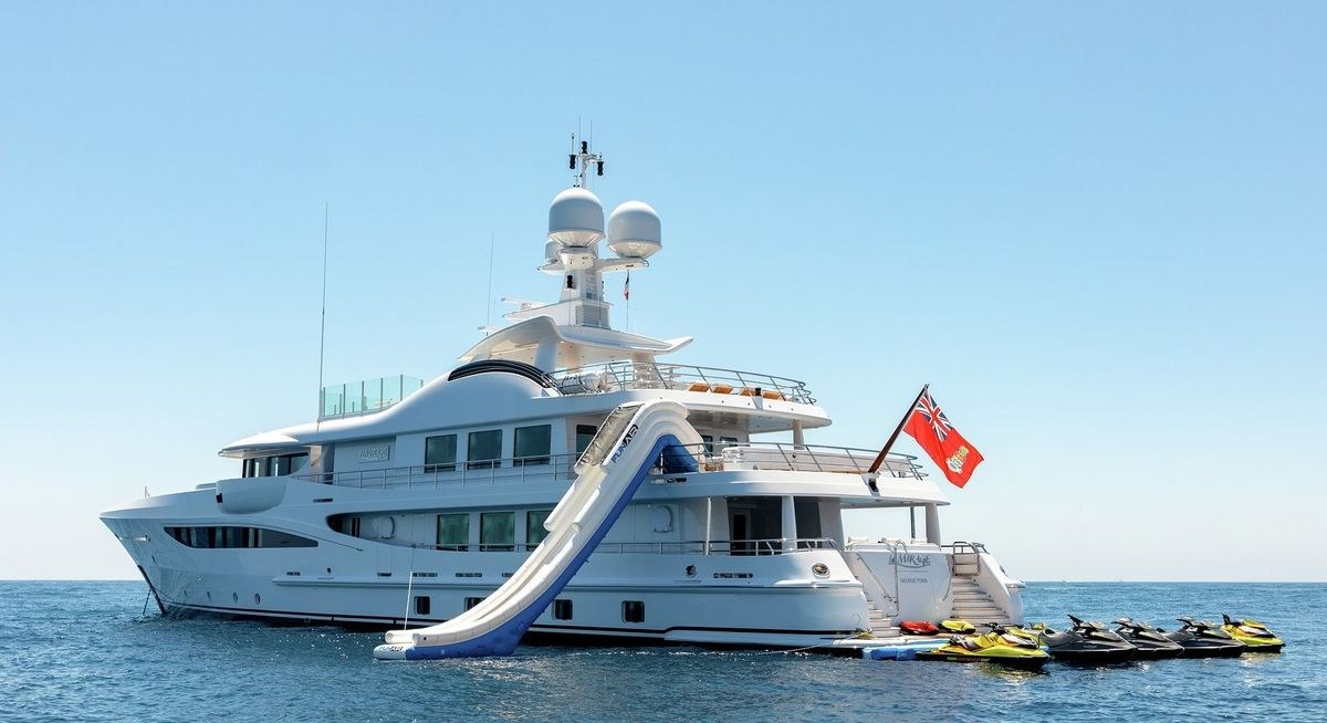 Yacht charter LA MIRAGE YACHT CHARTER
