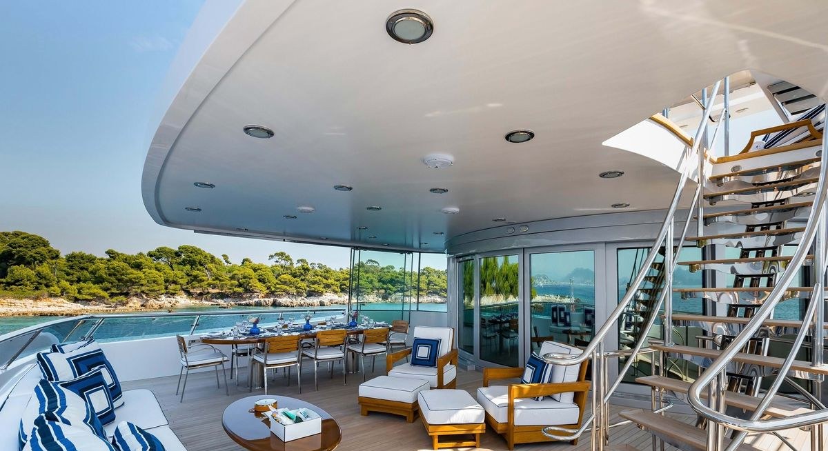 LA TANIA yacht charter 4