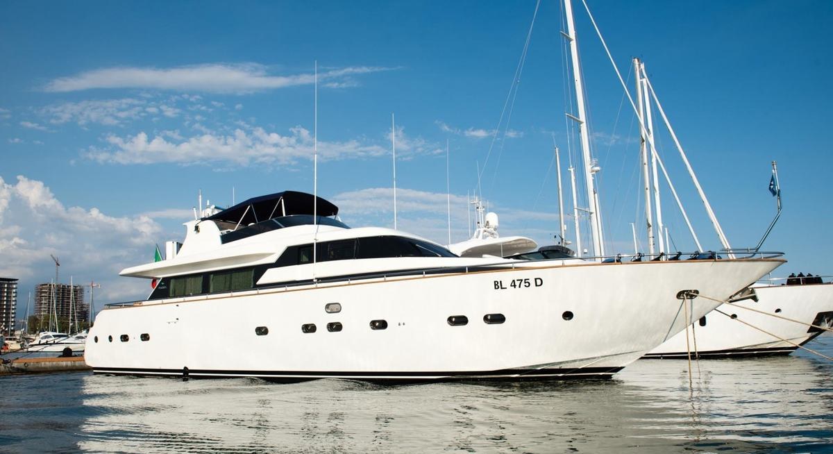 LADY CLOTILDE yacht charter 1