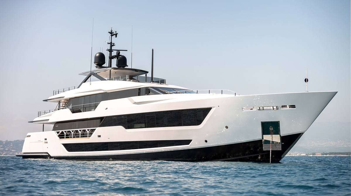 LADY DIA yacht charter 1