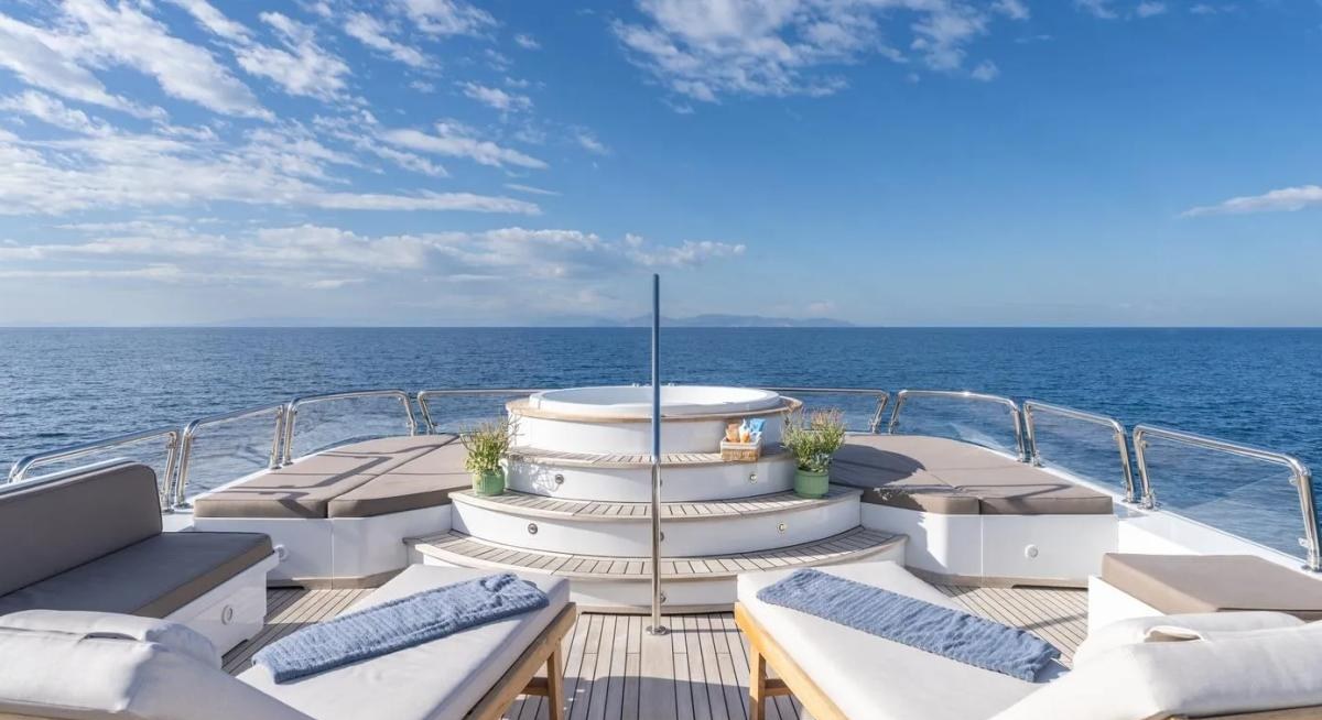 LADY G II yacht charter 2