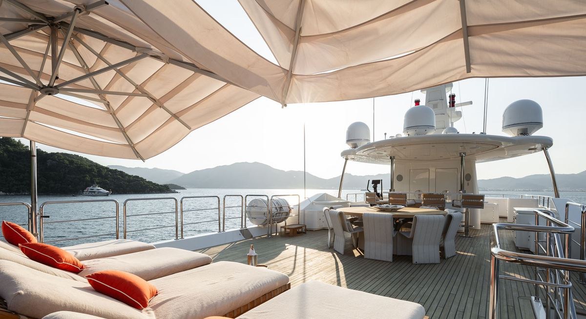 LADY I yacht charter 3
