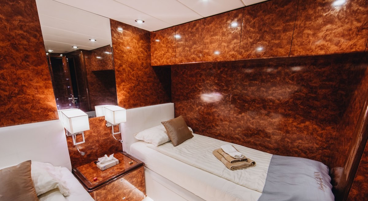 LADY LONA yacht charter 5