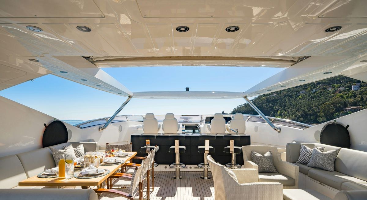 LADY VOLANTIS yacht charter 3