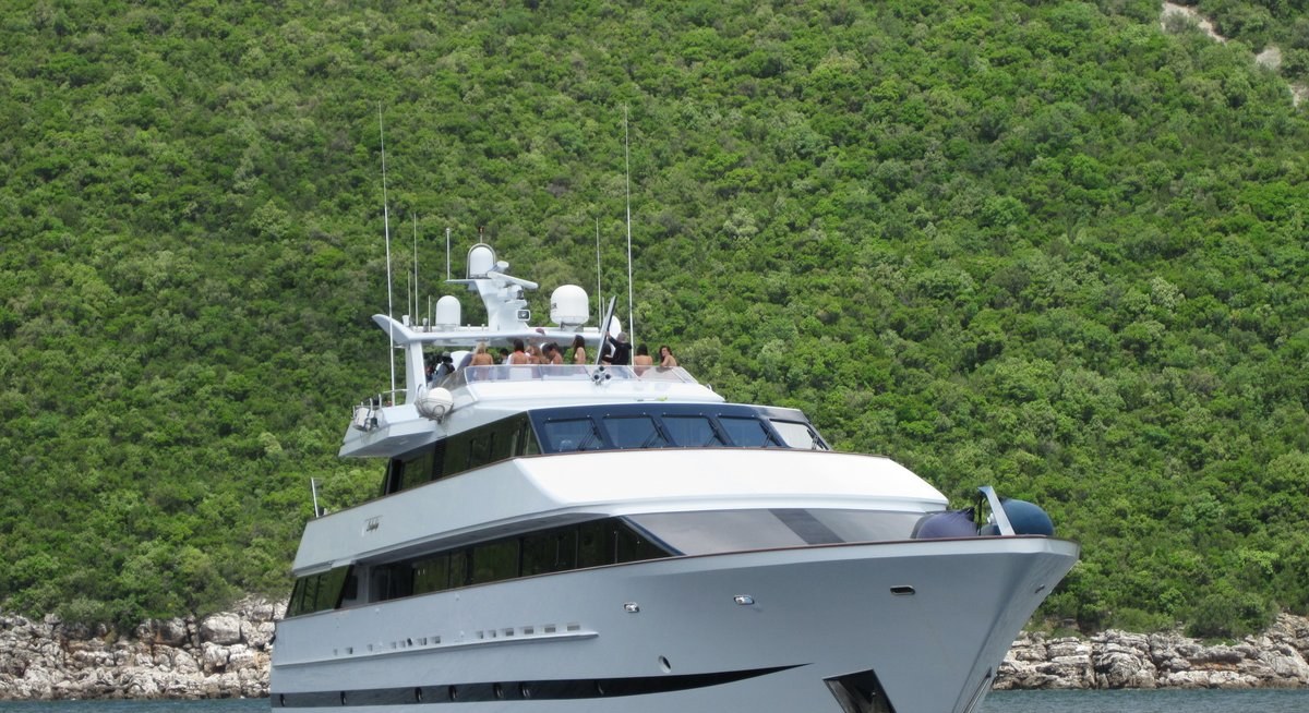 LADYSHIP yacht charter 1