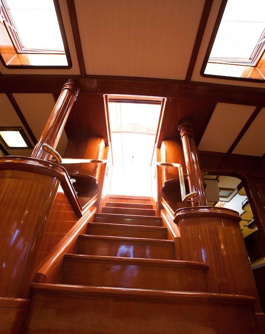 LAURAN yacht charter 1