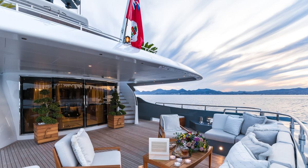 LEGENDA yacht charter 2