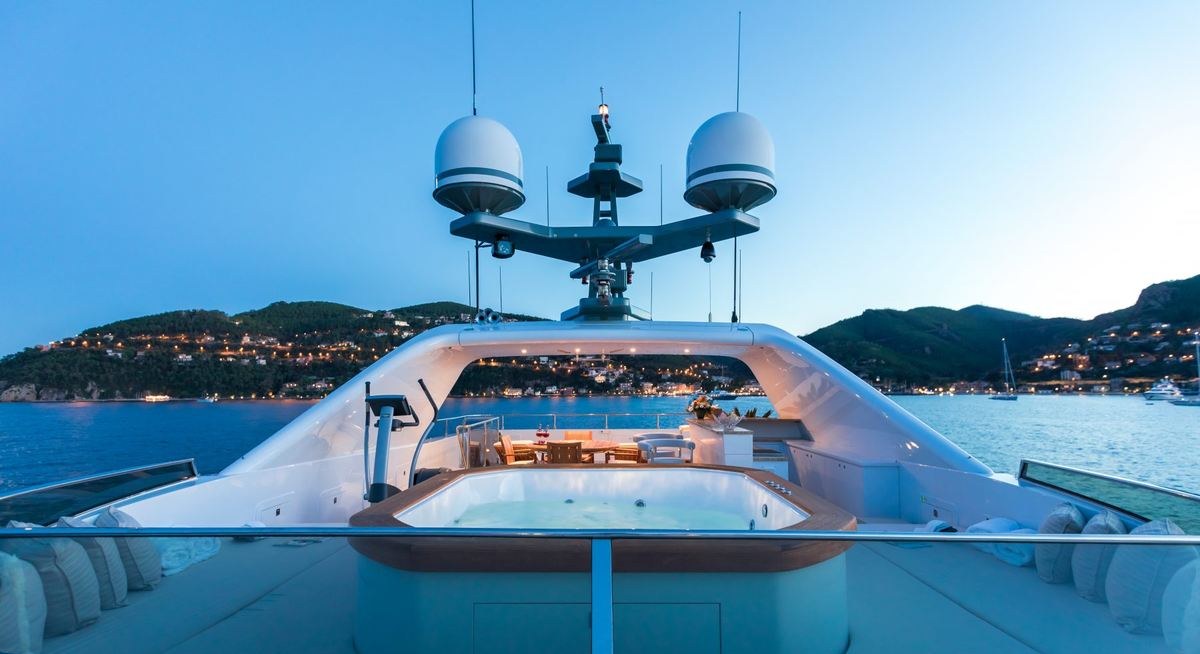 LEGENDA yacht charter 4