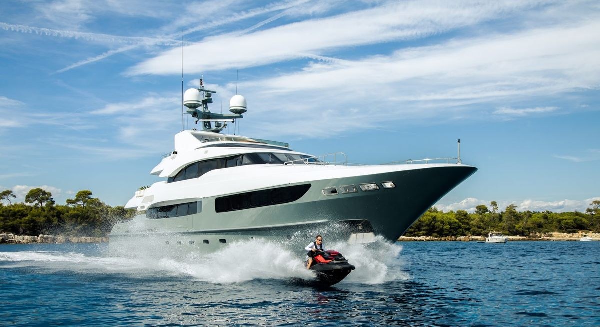 LEGENDA yacht charter 1