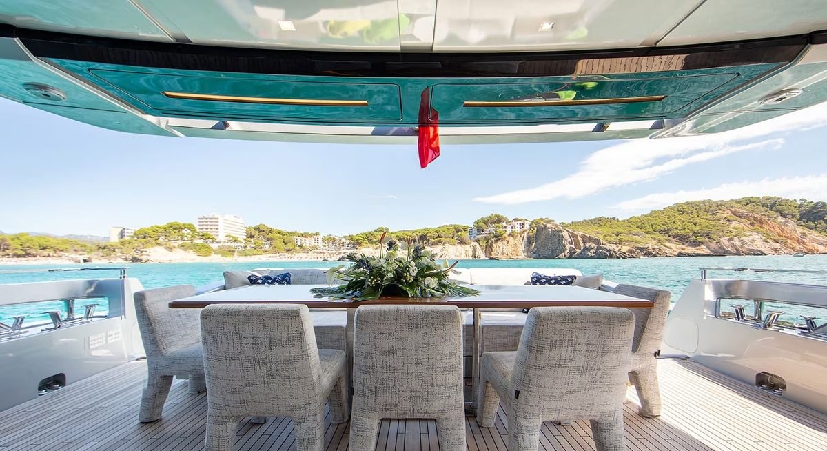 LEMON NOT LIME yacht charter 4