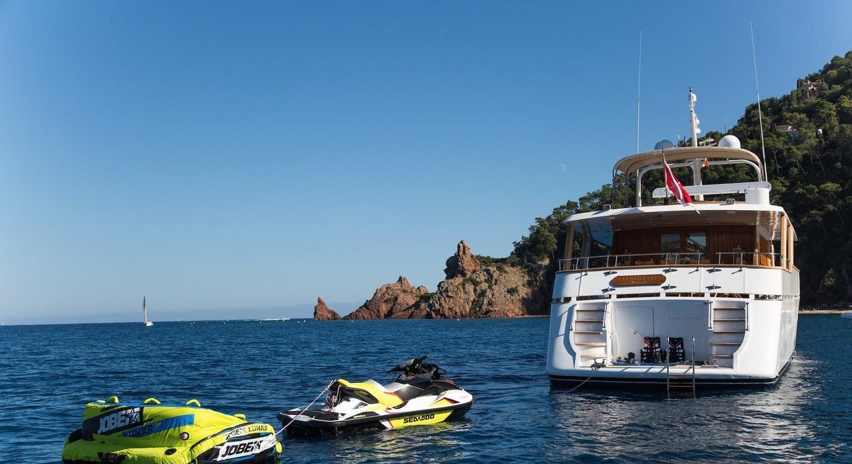 LIBERTUS yacht charter 4