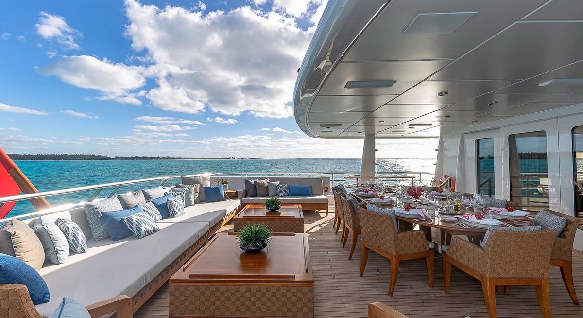 LIND yacht charter 4