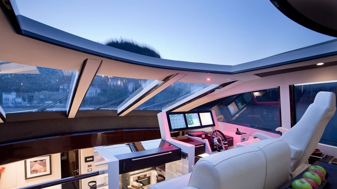 LIZZI yacht charter 5