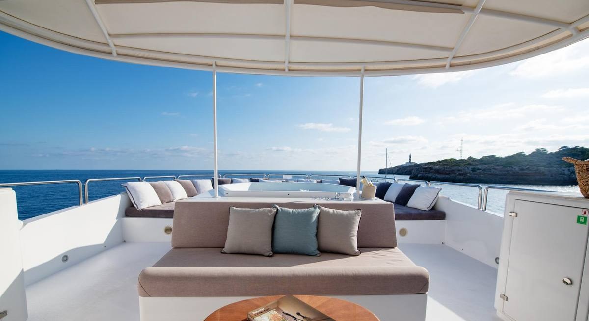 LOULOU yacht charter 3