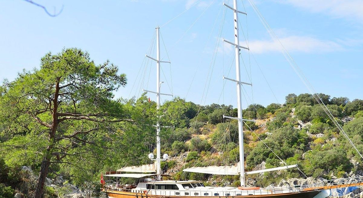 Yacht charter LUCE DEL MARE YACHT CHARTER