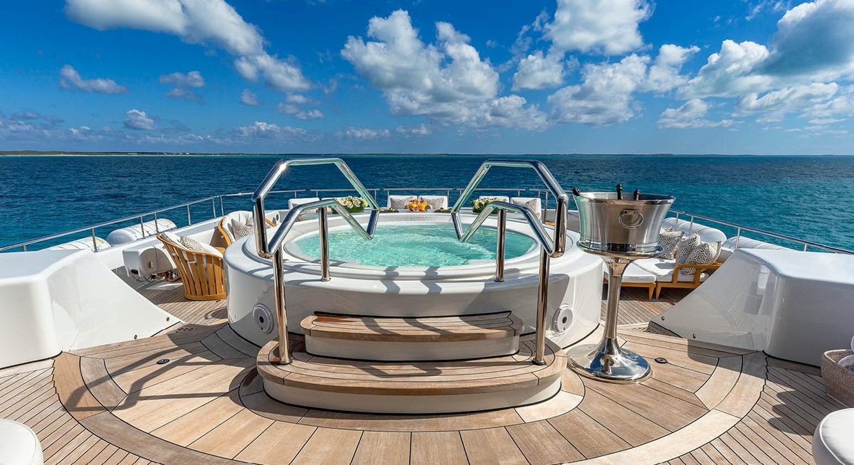 LUNARIS yacht charter 2
