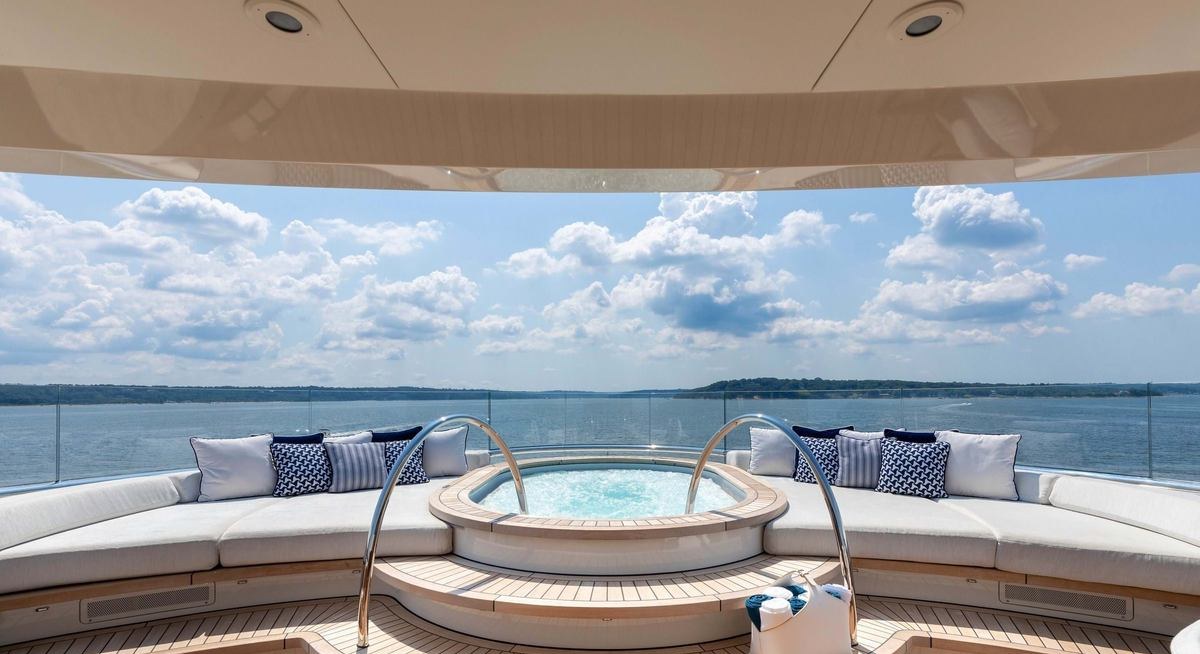 LUNASEA yacht charter 3
