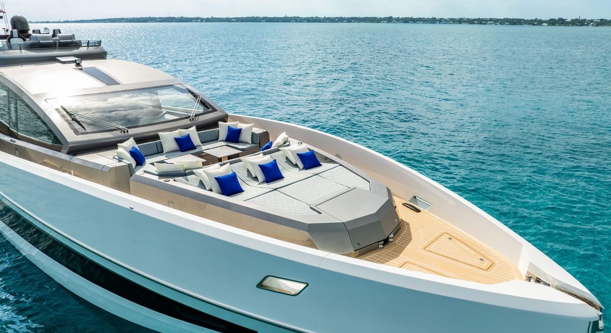 M7 yacht charter 2