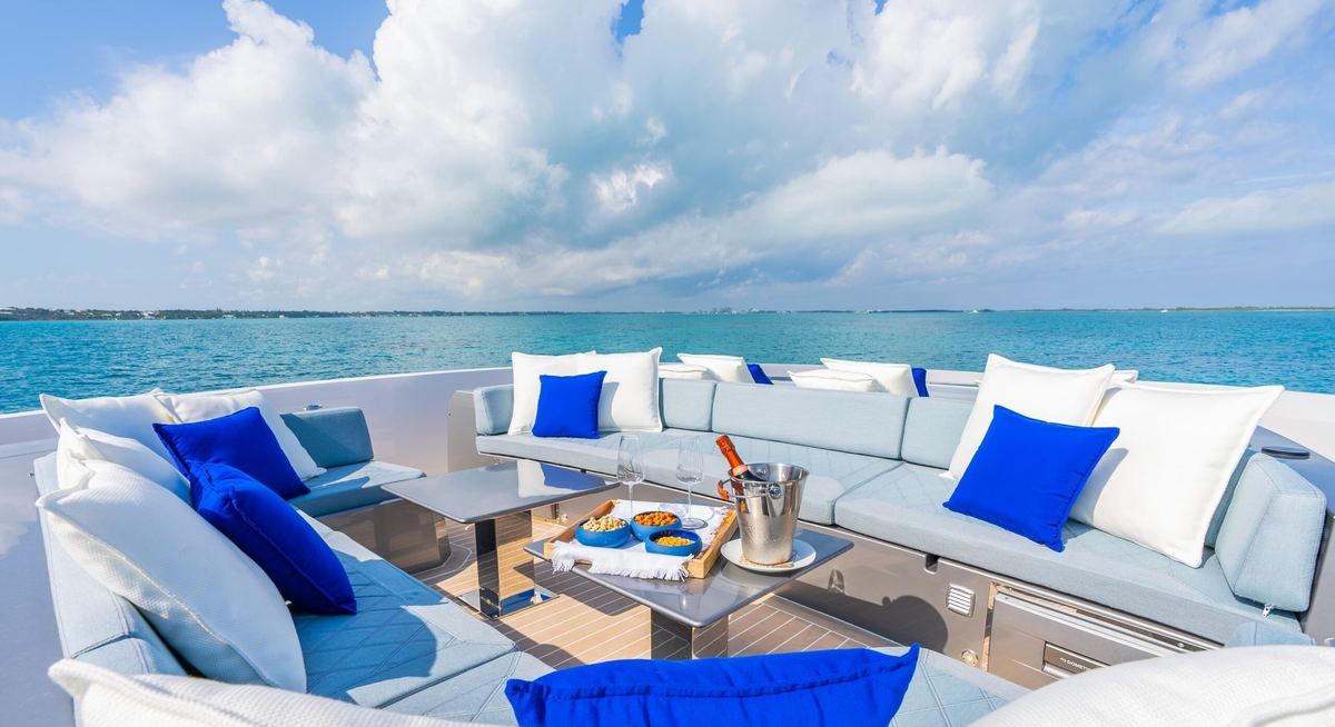 M7 yacht charter 3