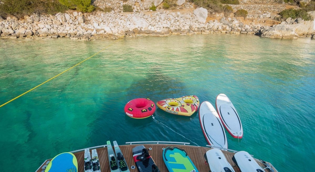MAC yacht charter 4
