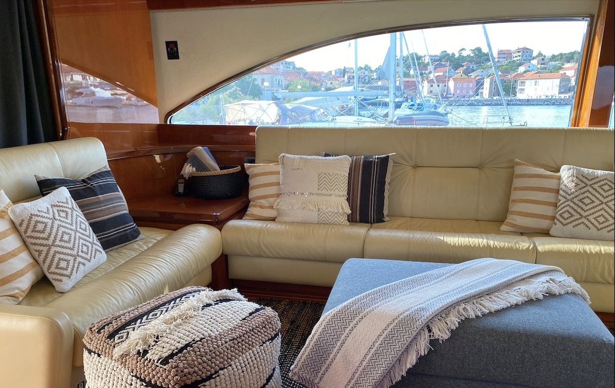 MAGIC SIX yacht charter 4