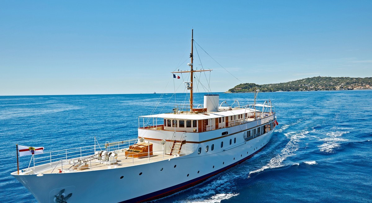 MALAHNE yacht charter 5